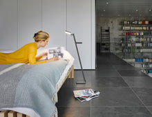 Lade das Bild in den Galerie-Viewer, Akku-Stehleuchte LED Roxxane Leggera 101 CL mit Magnetic Dock - dark bronze